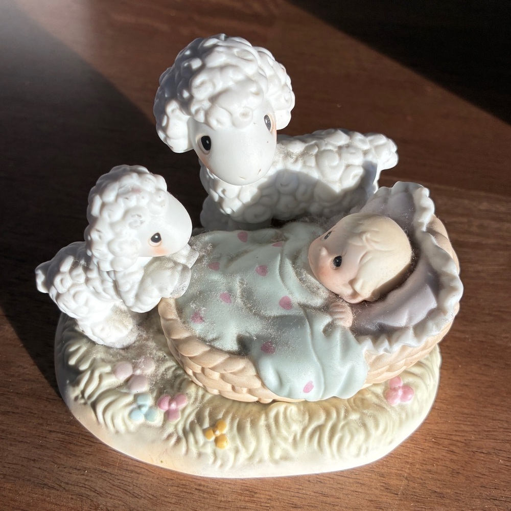 Adorable Vintage Precious Moments Figurine “Ewe Are So Precious